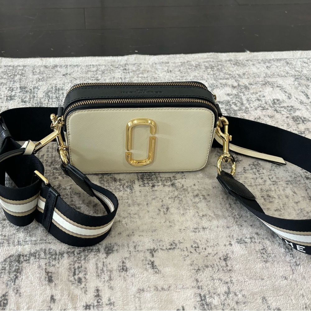 Marc Jacobs Cream and Black Leather Snapshot Crossbody Bag with Gold Hardware